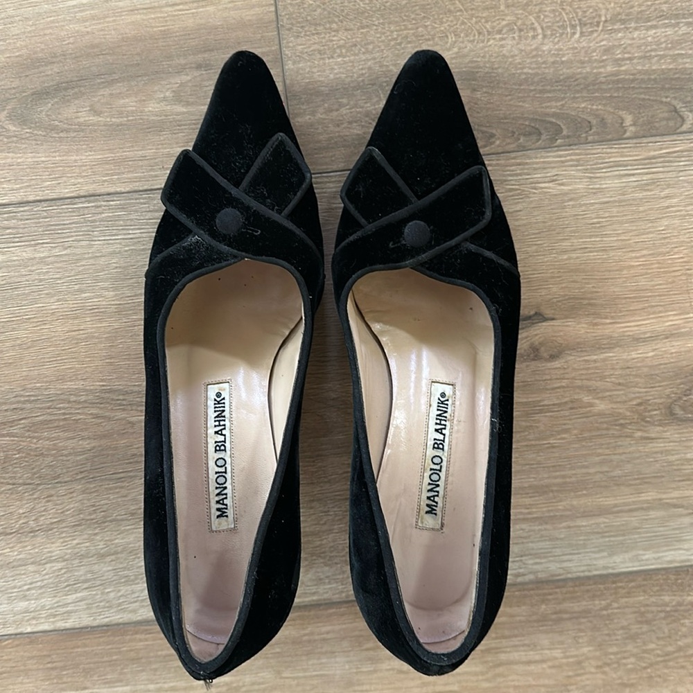 Manolo Blahniks Velvet Bow Tie Size 5.5; Gently used, good condition